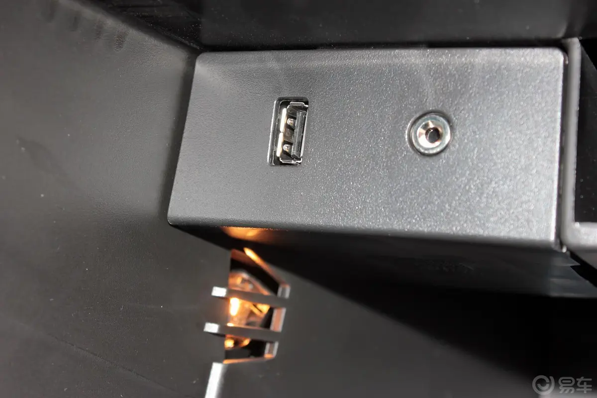 福克斯两厢 1.6L 自动 舒适型USB接口