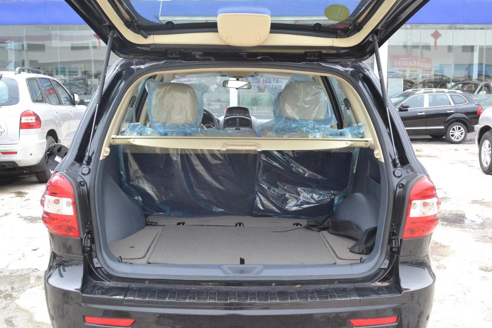 经典圣达菲1.8T 手动 两驱 导航版行李箱空间
