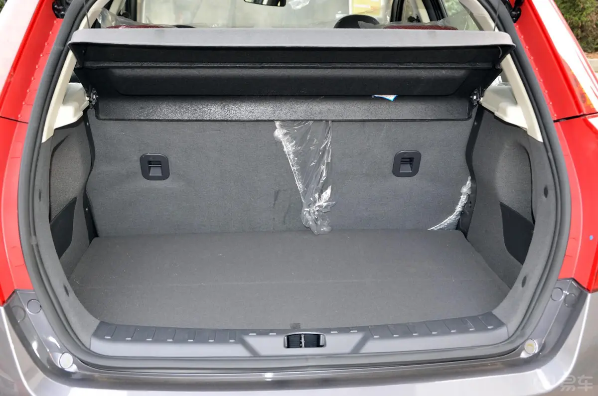 风神H30Cross 1.6L 手动 尊尚型行李箱空间
