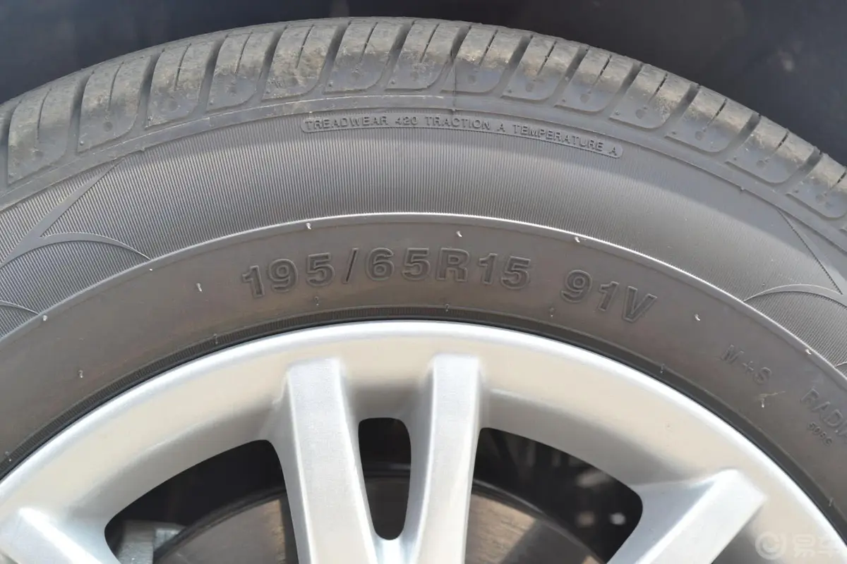 众泰Z3001.6L 自动 尊贵型轮胎规格