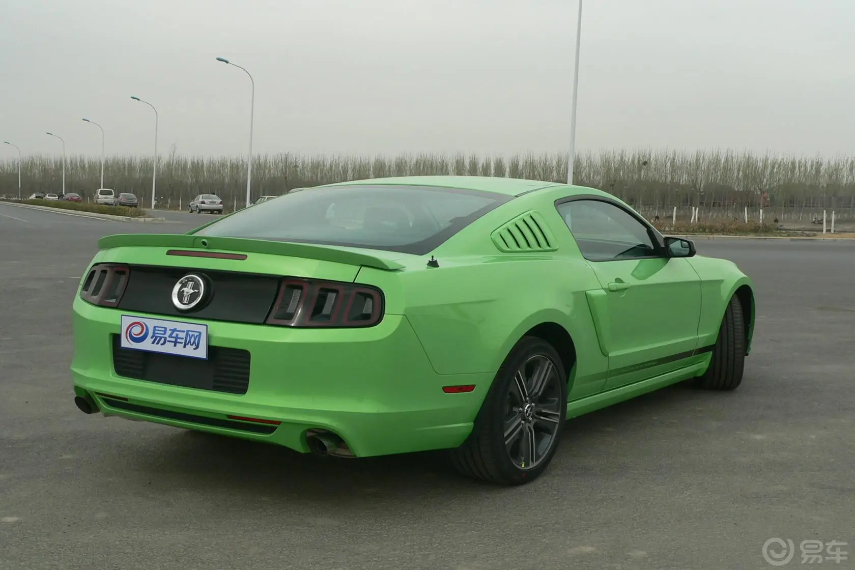 Mustang3.7L 自动 V6侧后45度车头向右水平