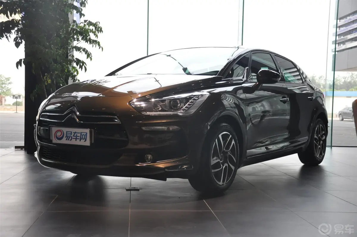 DS 5(进口)1.6T 手自一体 尊享版侧前45度车头向左水平