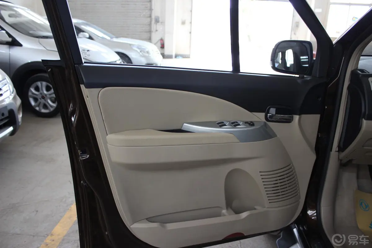 景逸SUV1.6L 手动 尊享型驾驶员侧车门内门板