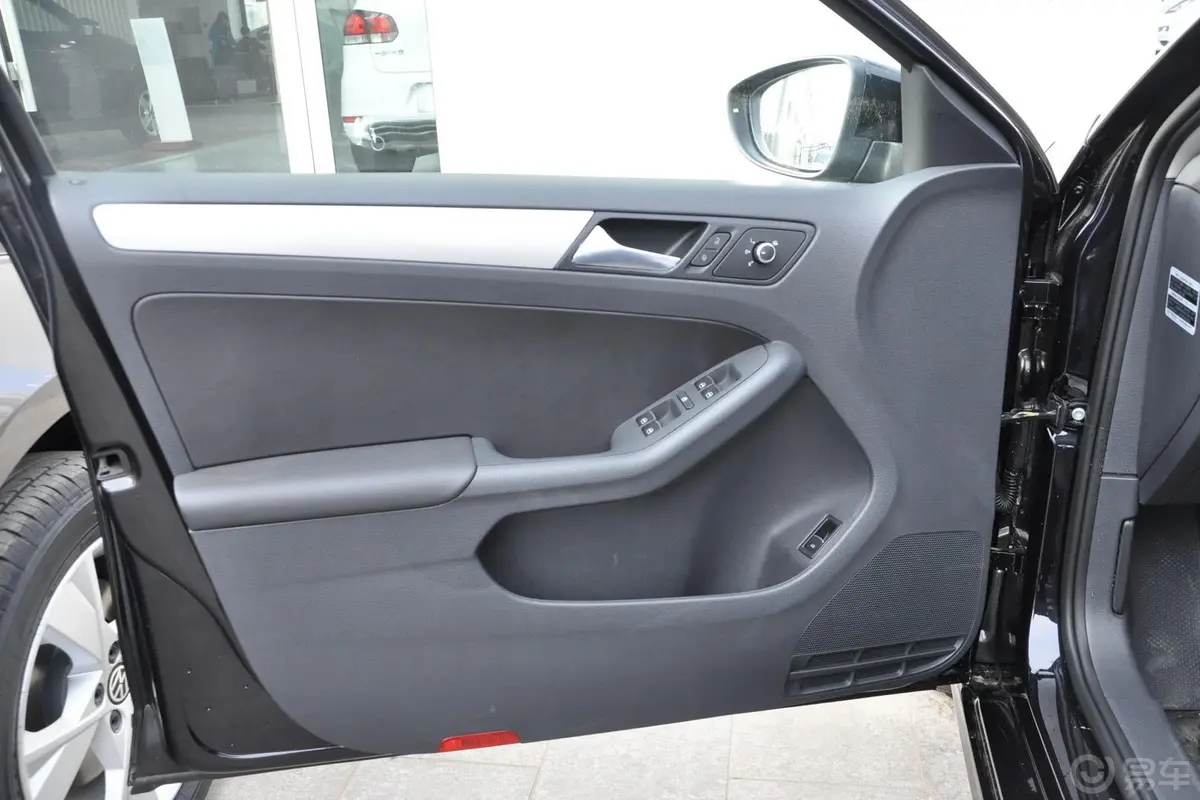 速腾1.6L 手动 舒适型驾驶员侧车门内门板
