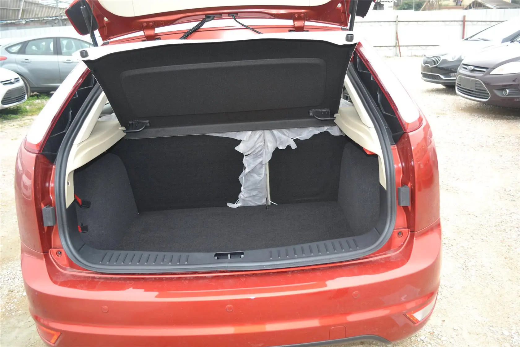 福克斯两厢 经典款 1.8L 自动 时尚型行李箱空间