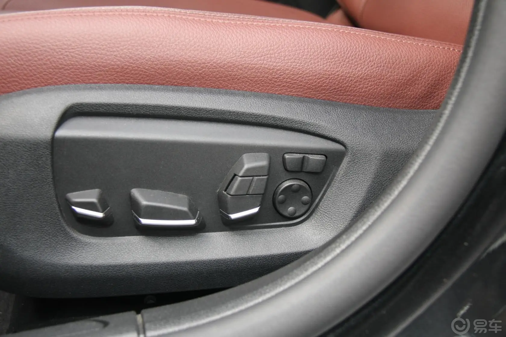 宝马7系740Li xDrive座椅调节键