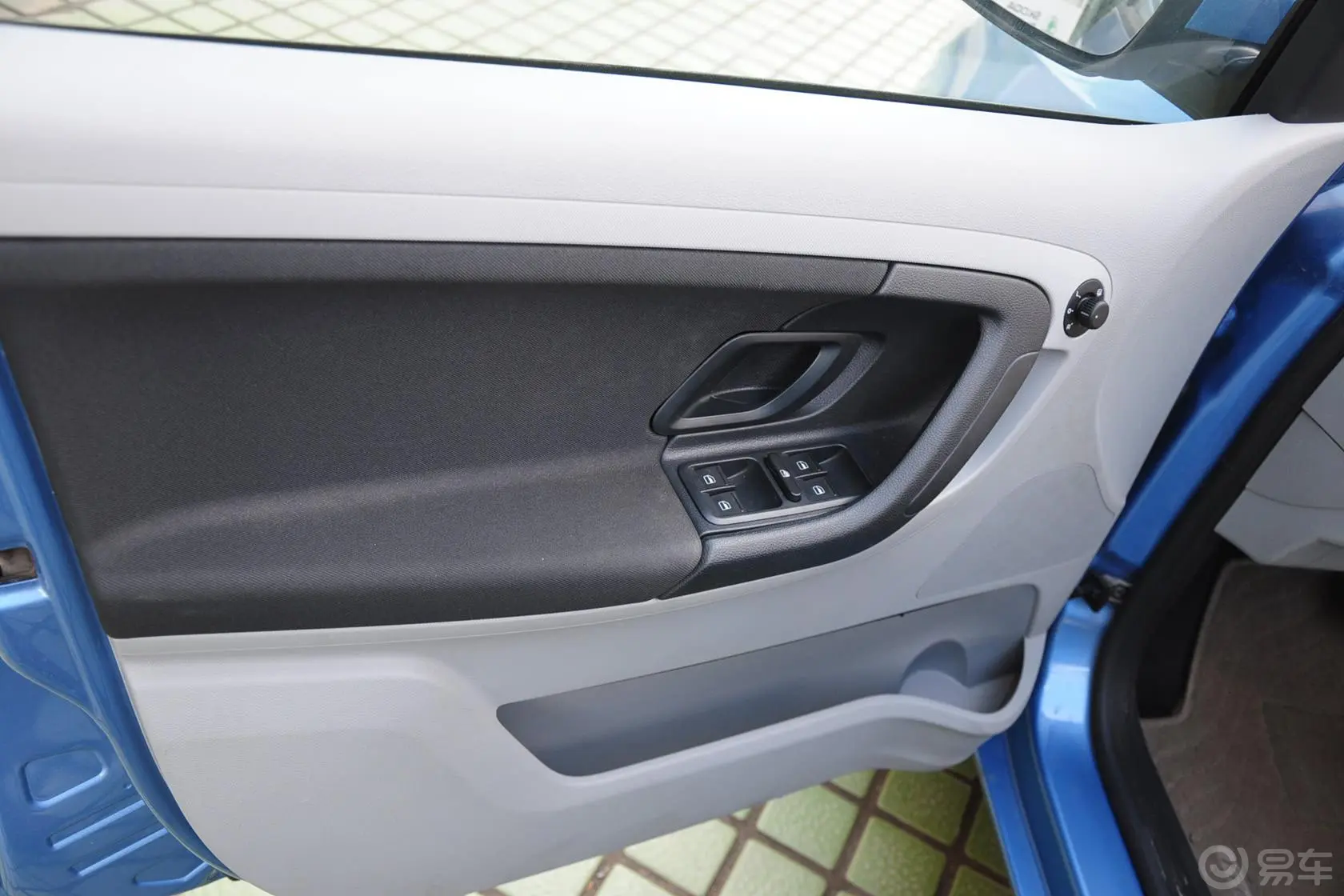 晶锐1.6L 手自一体晶享版驾驶员侧车门内门板