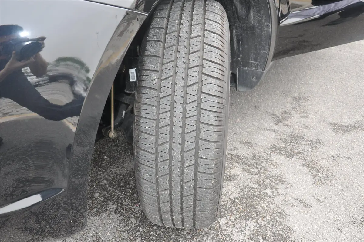 吉利SX72.4L 自动 尊贵型轮胎花纹