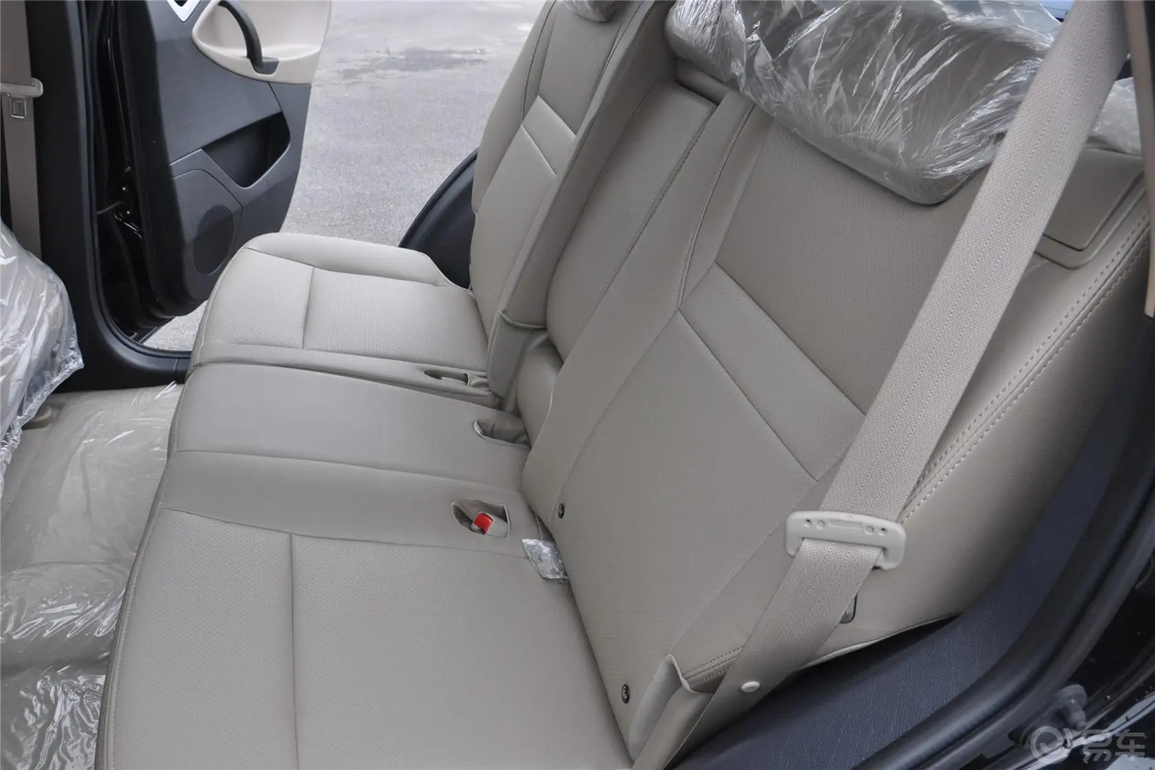吉利SX72.4L 自动 尊贵型后排座椅