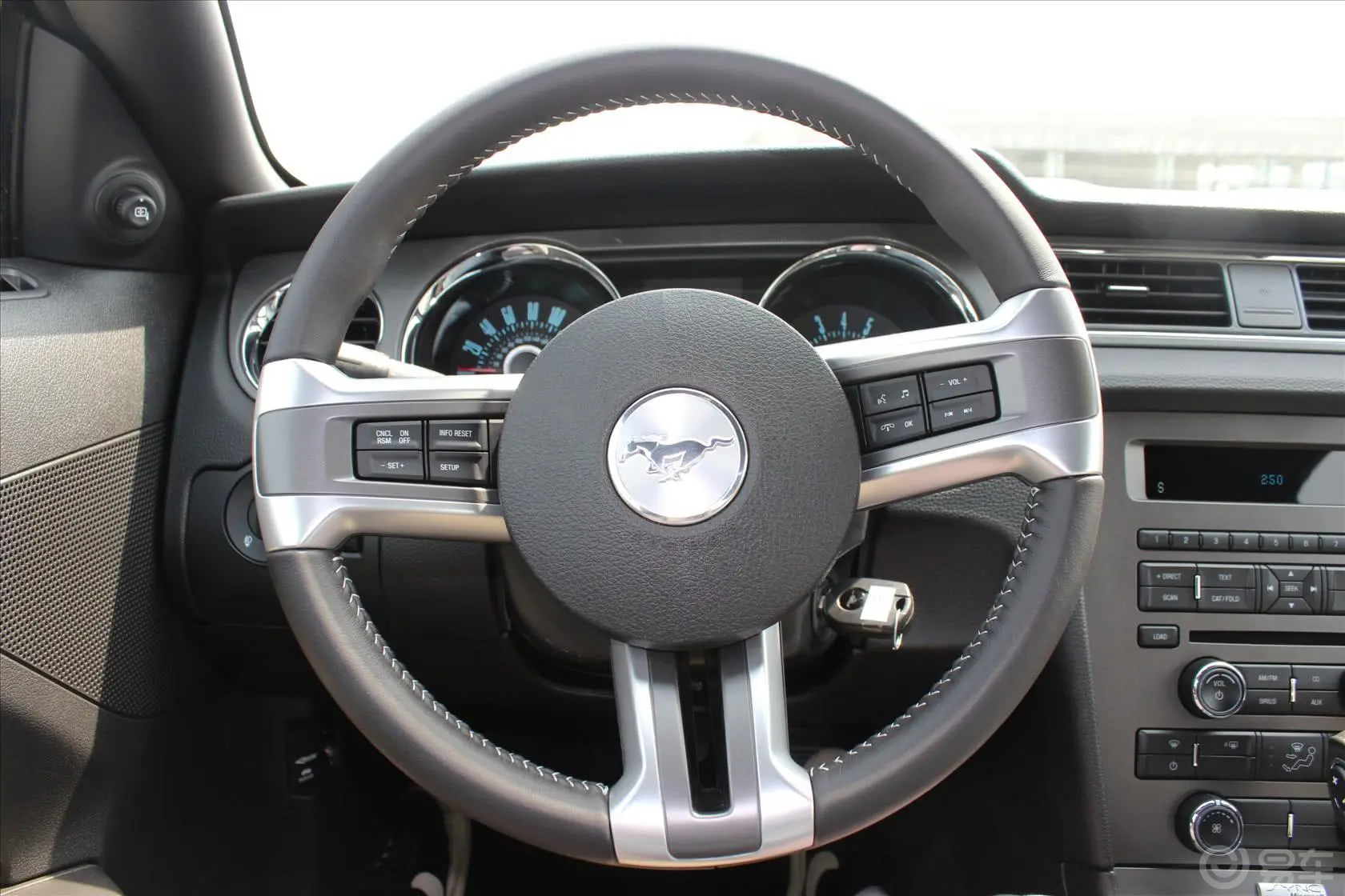 Mustang3.7L 自动 V6方向盘