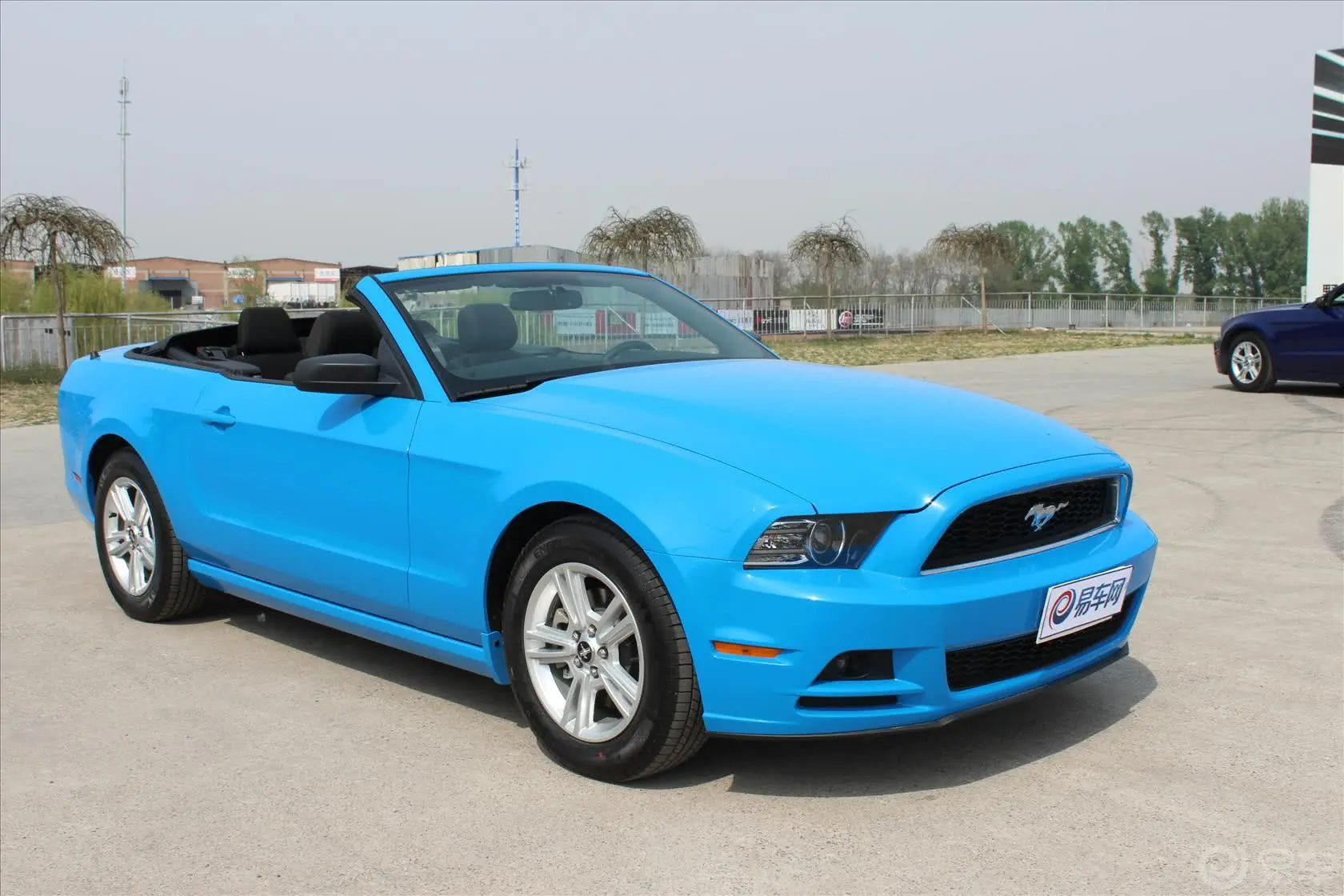 Mustang3.7L 自动 V6侧前45度车头向右水平