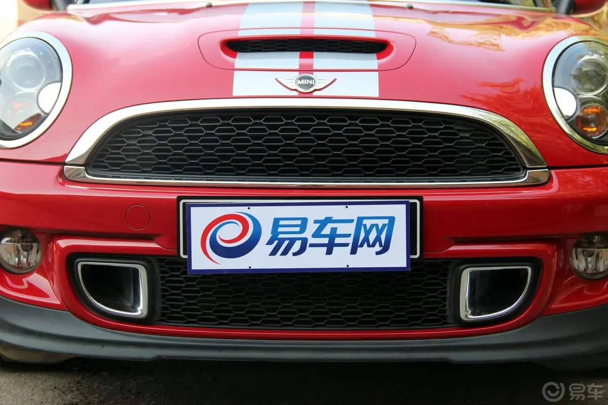 MINI ROADSTERCOOPER S 1.6L 自动前格栅侧俯拍