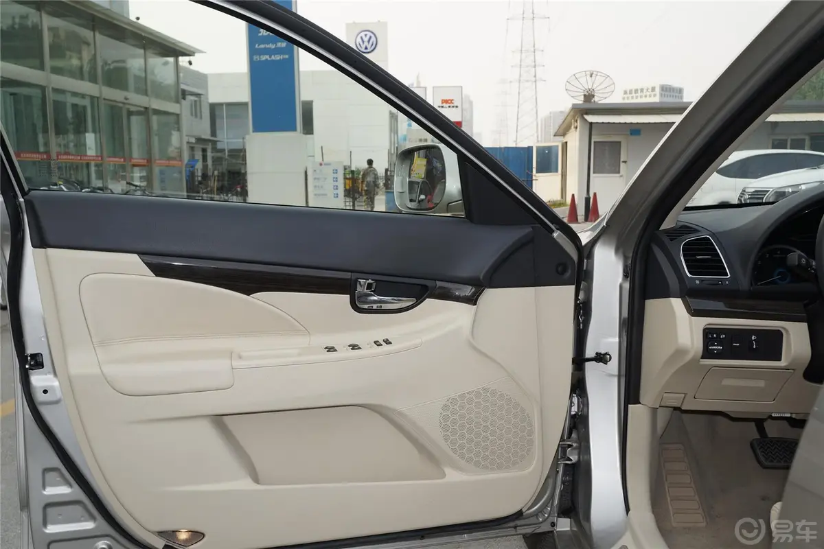 睿骋1.8T 自动 精英型驾驶员侧车门内门板
