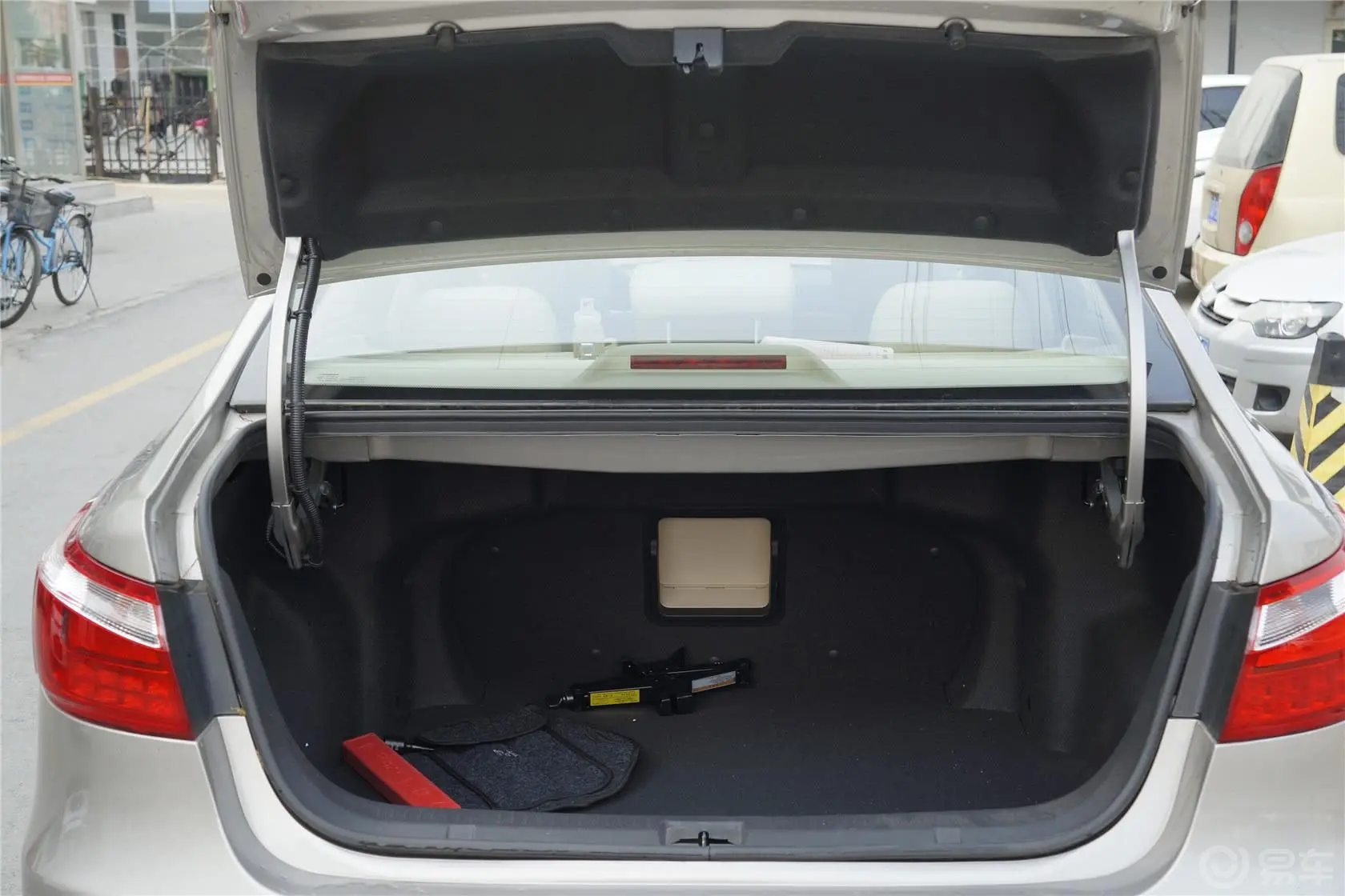 睿骋1.8T 自动 精英型行李箱空间