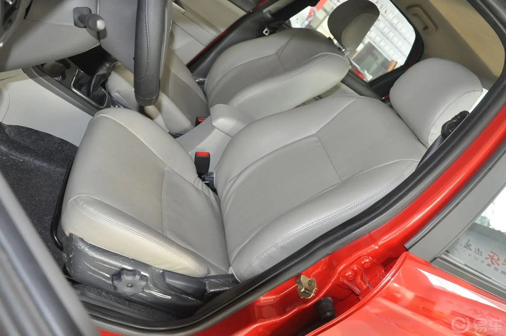 众泰Z2001.3L 手动舒适型4A90M驾驶员座椅