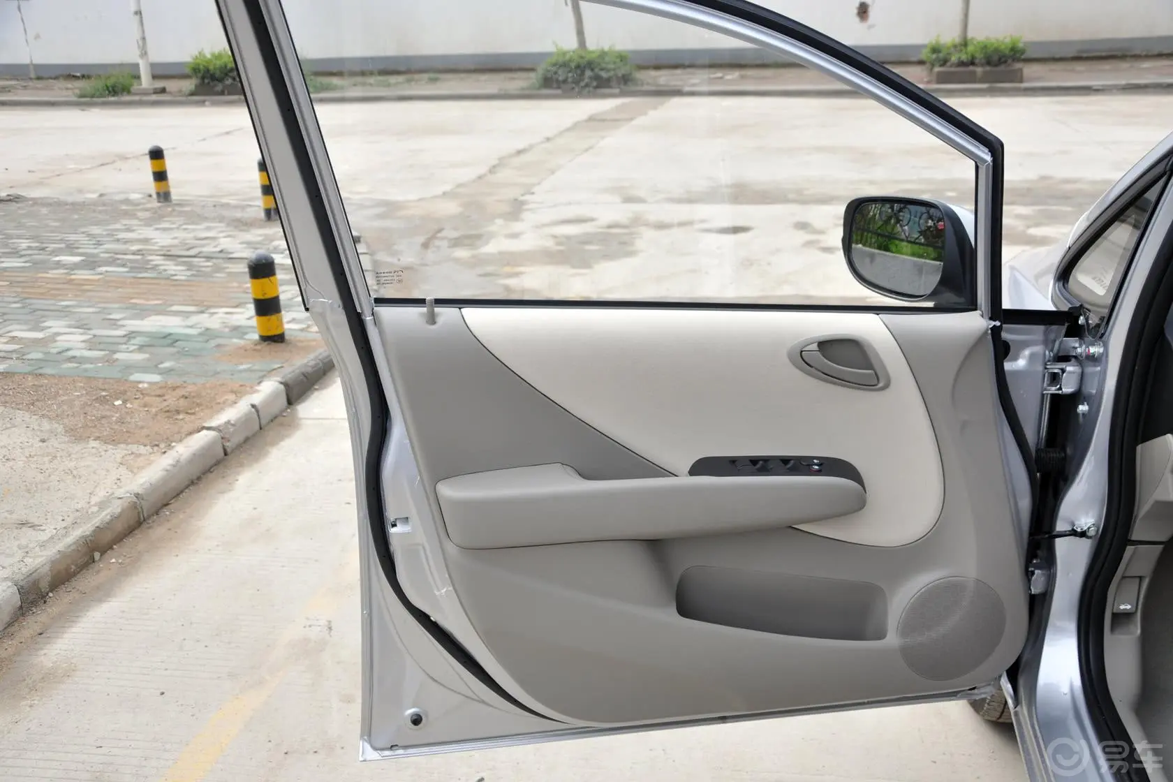 理念S11.3L 自动 舒适型驾驶员侧车门内门板