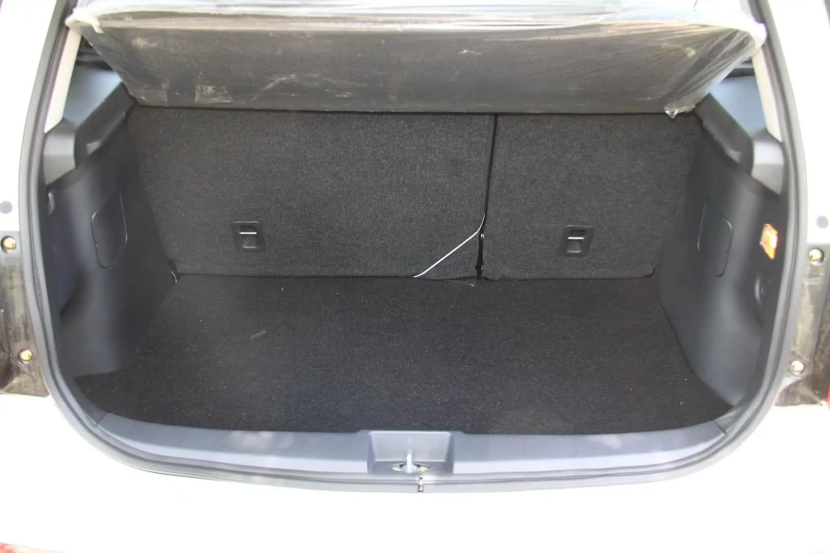 天语 SX4锐骑 1.6L 自动基本型行李箱空间