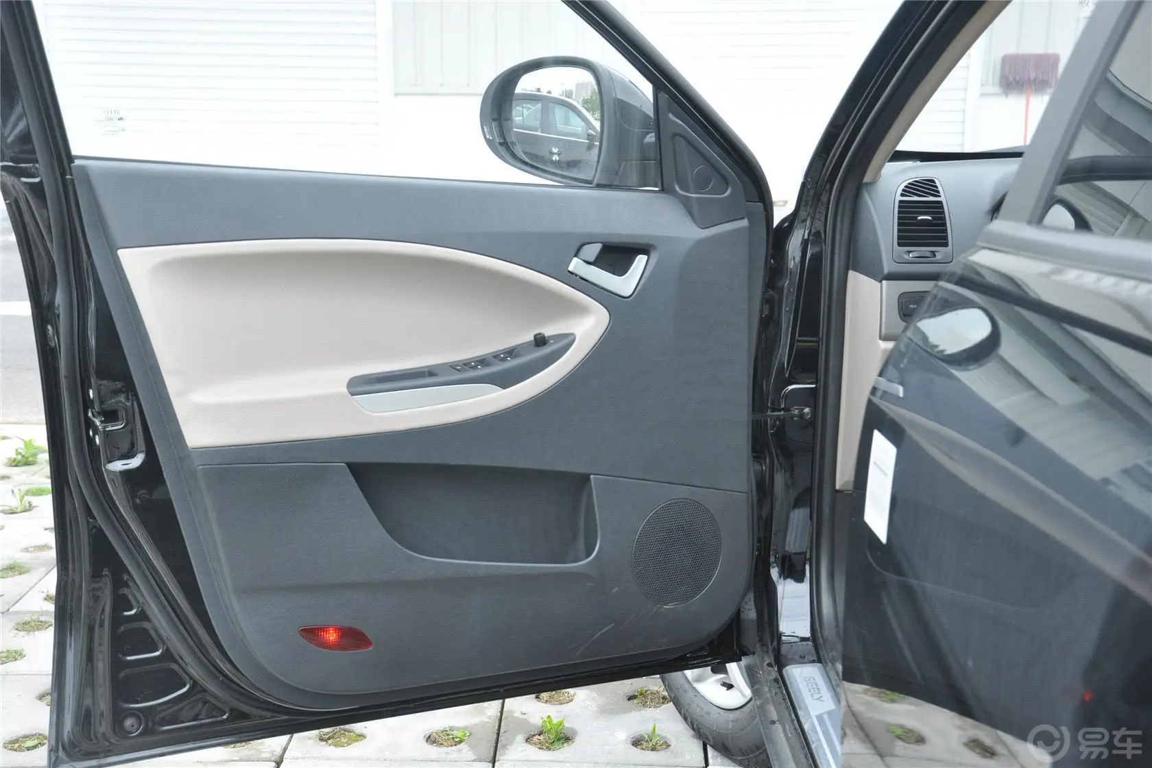 吉利GX71.8L 手动 尊贵型驾驶员侧车门内门板