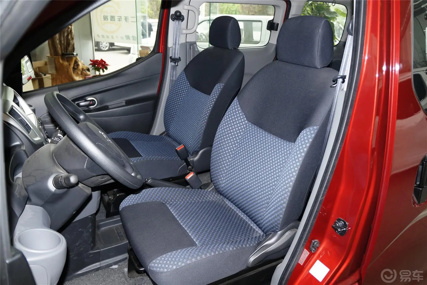日产NV2001.6L 手动 尊雅版 国4驾驶员座椅