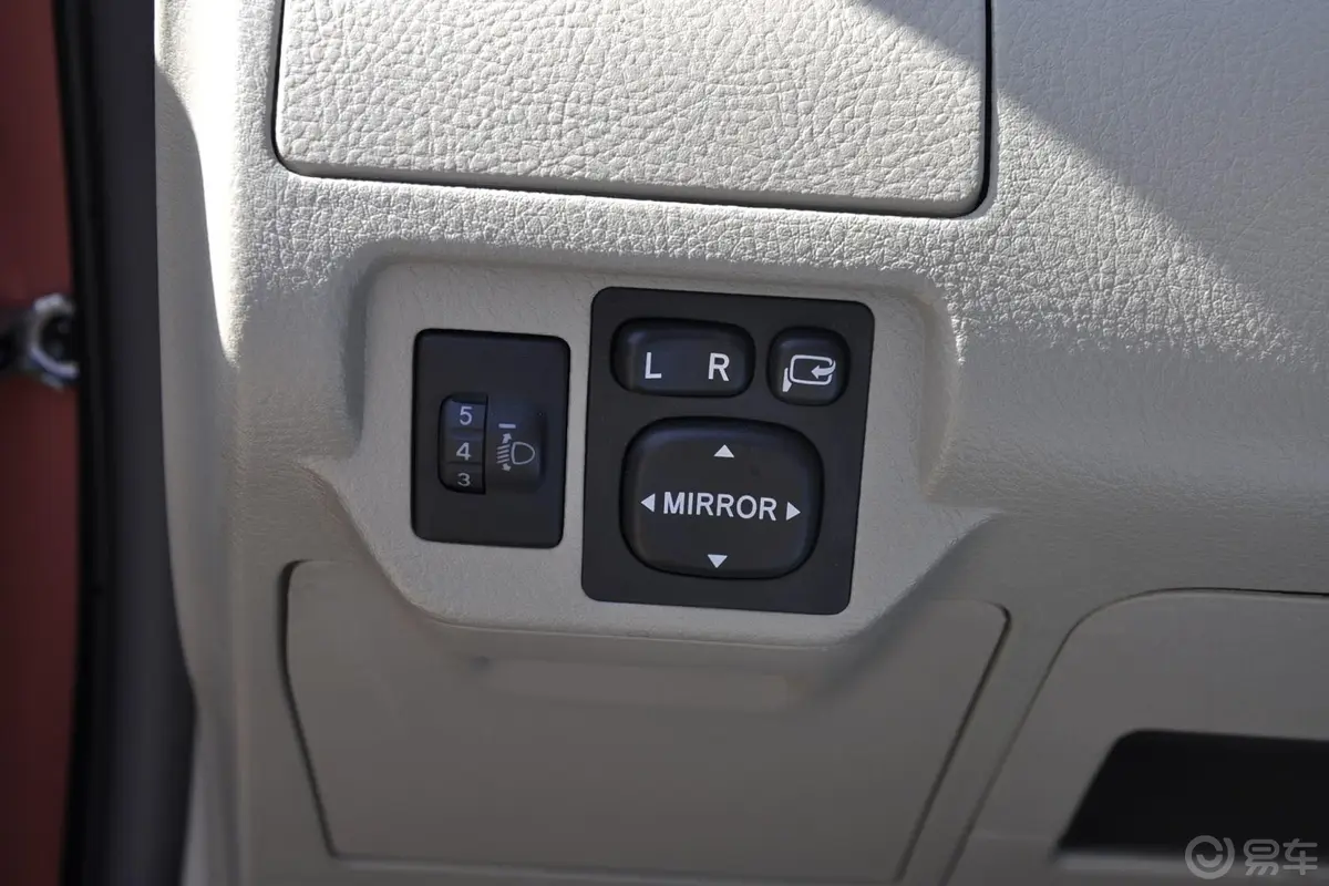 威驰1.6L GL-i 自动 型尚天窗版外后视镜控制键