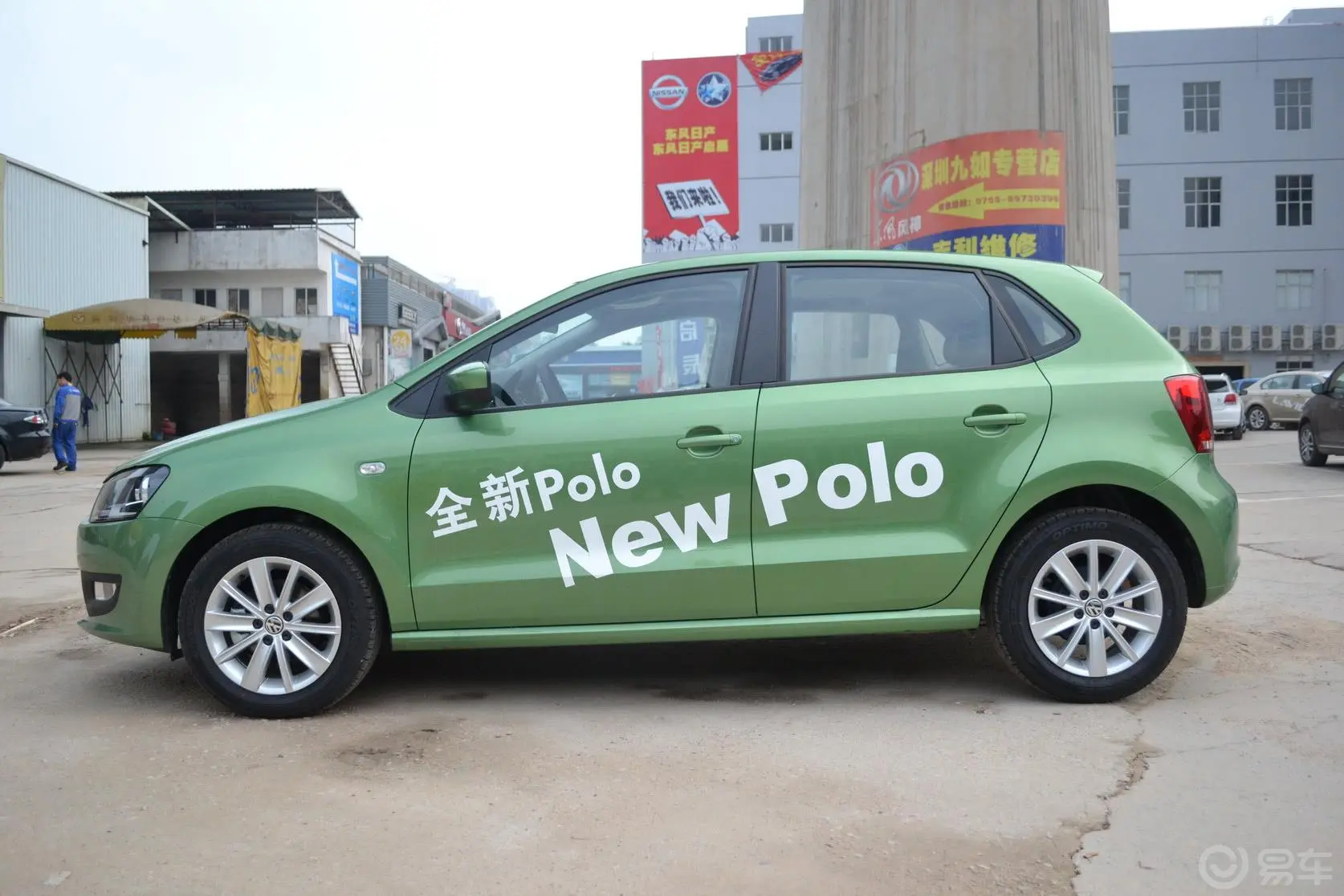 Polo1.6L 自动 豪华版正侧车头向左水平