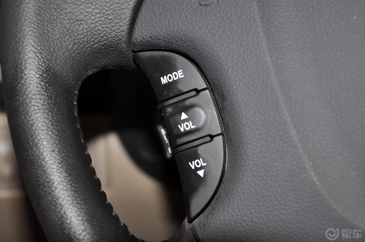 起亚VQ2.7 汽油 舒适版方向盘功能键（左）
