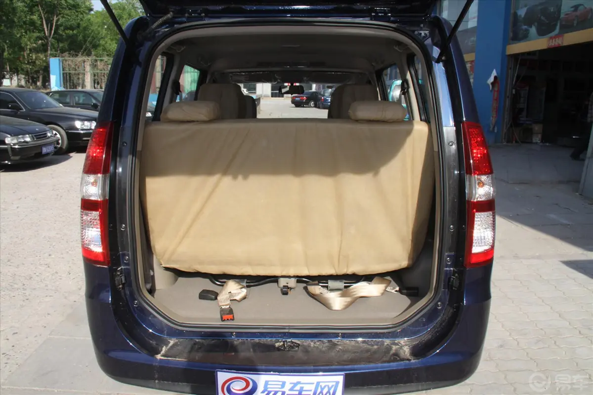 五菱宏光S11.2L 舒适型行李箱空间