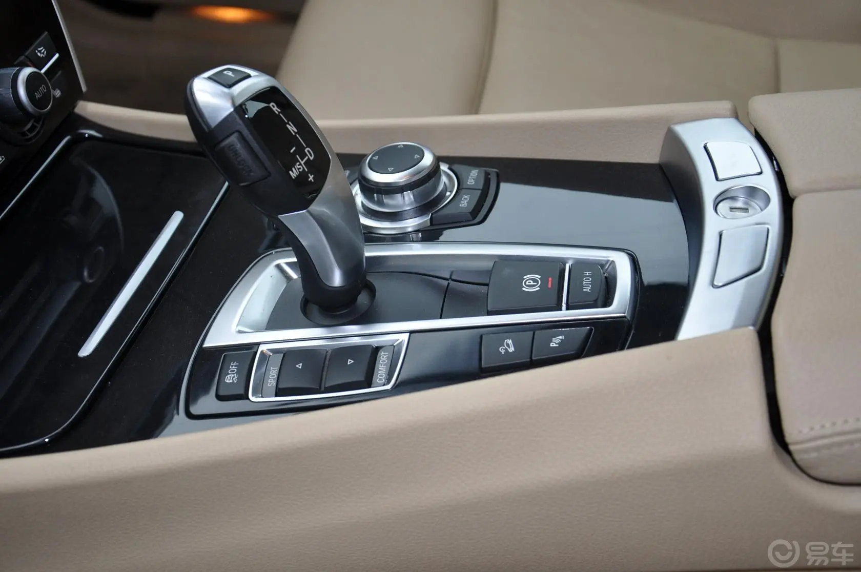 宝马5系GT535i xDrive 豪华型换挡杆