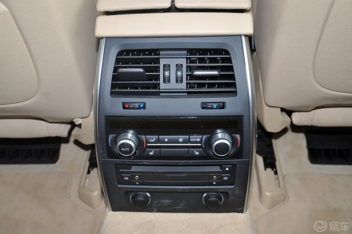 宝马5系GT535i xDrive 豪华型后排出风口（中央）