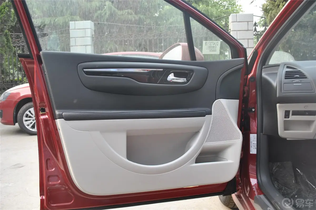 世嘉两厢 1.6L 自动 乐享型驾驶员侧车门内门板