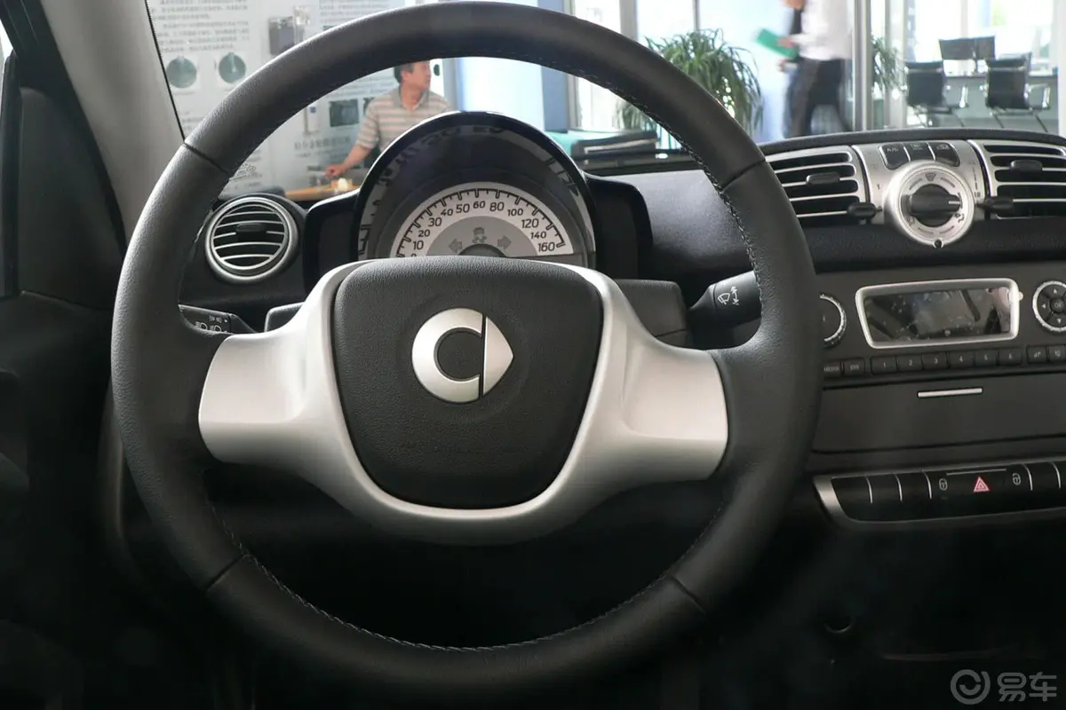 smart fortwo1.0L MHD 敞篷激情版方向盘