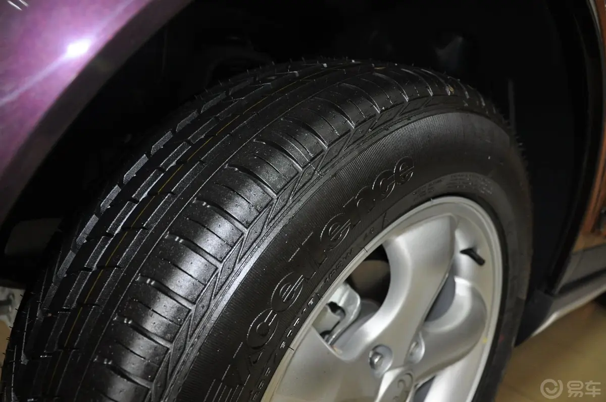 荣威W51.8T 自动 四驱 豪域版轮胎花纹