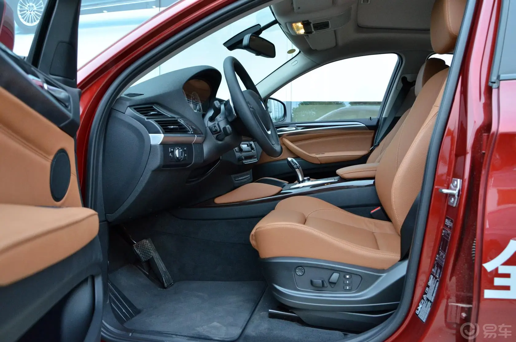 宝马X6xDrive35i 豪华型前排空间