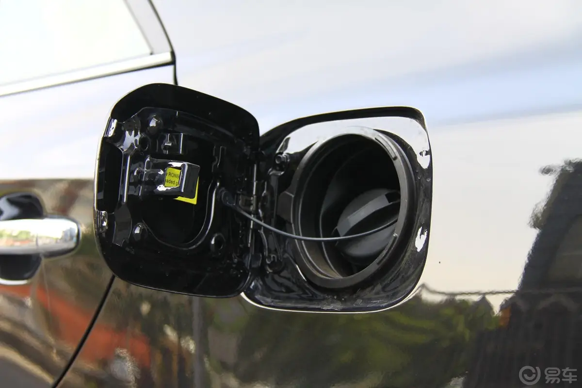 众泰Z3001.6L 自动 尊贵型油箱盖