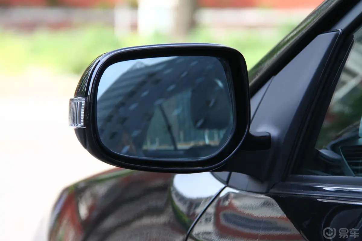 众泰Z3001.6L 自动 尊贵型后视镜镜面（后）