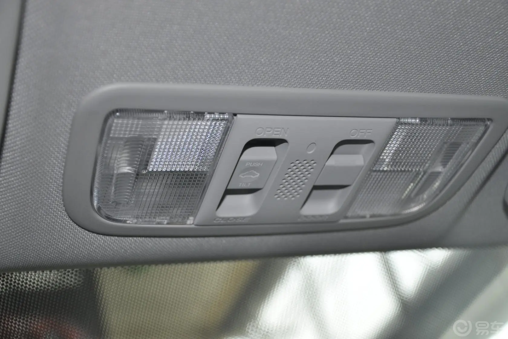 思域1.8L 十周年纪念 自动 VTi豪华导航版前排车顶中央控制区