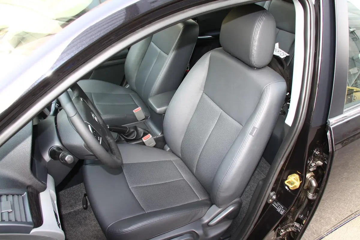 众泰Z3001.6L 自动 尊贵型驾驶员座椅