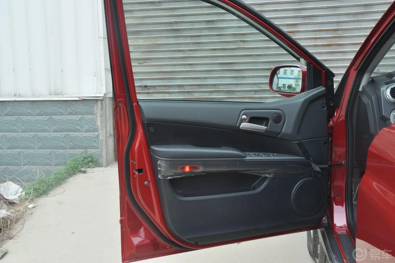 爱腾2.0T 自动 两驱 豪华导航版 柴油驾驶员侧车门内门板
