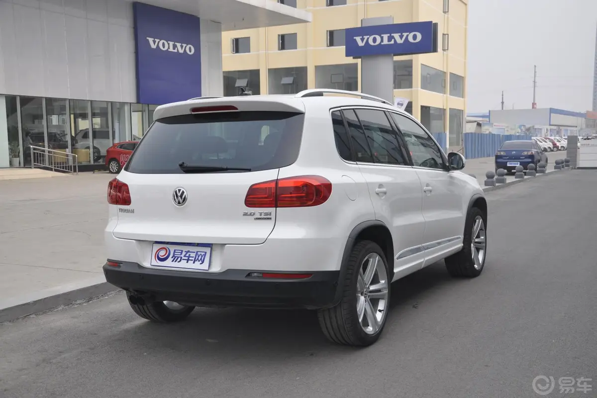 Tiguan2.0 TSI R Line侧后45度车头向右水平