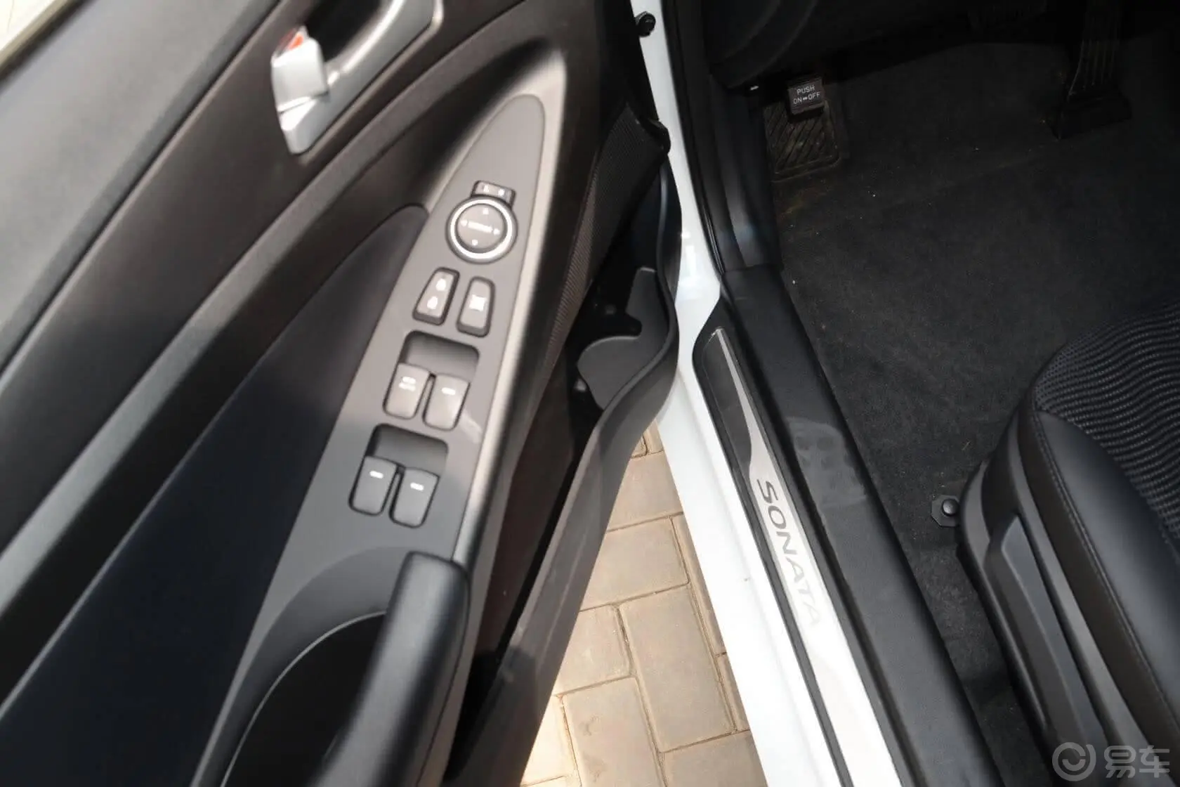索纳塔2.0 GS 自动时尚版车窗升降键