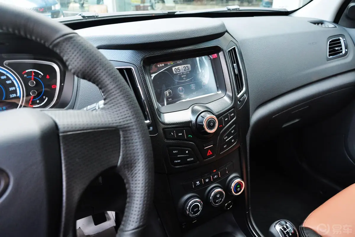 海马S72.0L 手动 智享版中控台驾驶员方向