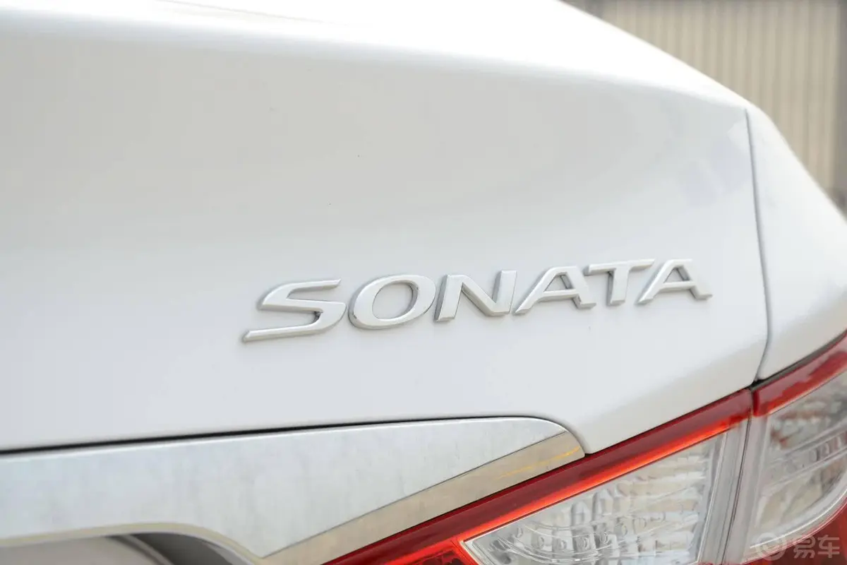 索纳塔2.0 GS 自动时尚版尾标
