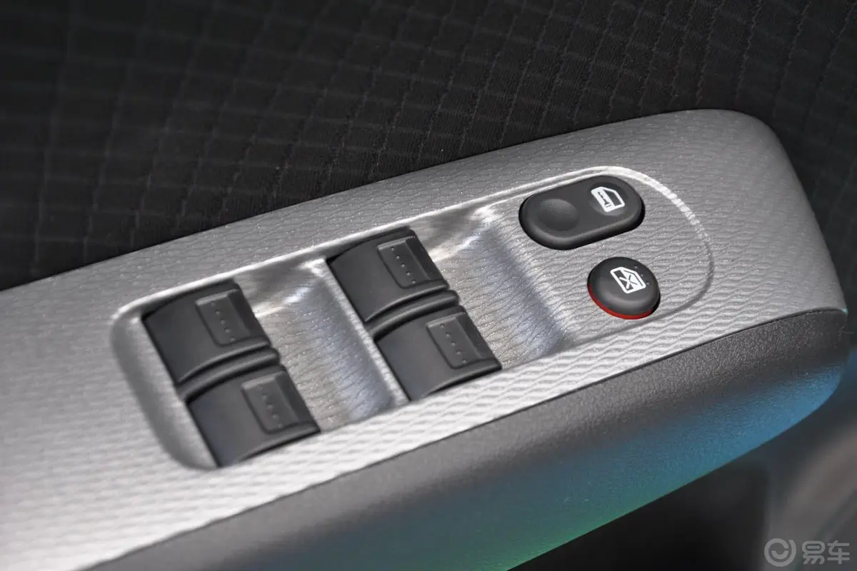 理念S11.5L 手动 运动版车窗升降键