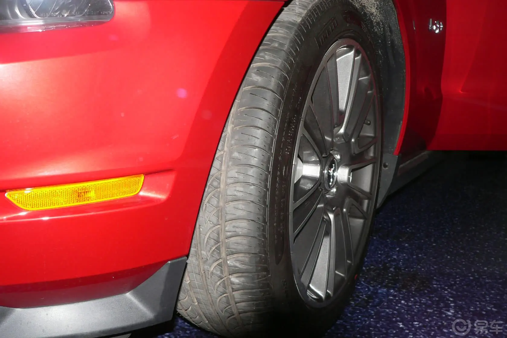 MustangV8 5.0L GT自动  豪华版 标配轮胎花纹