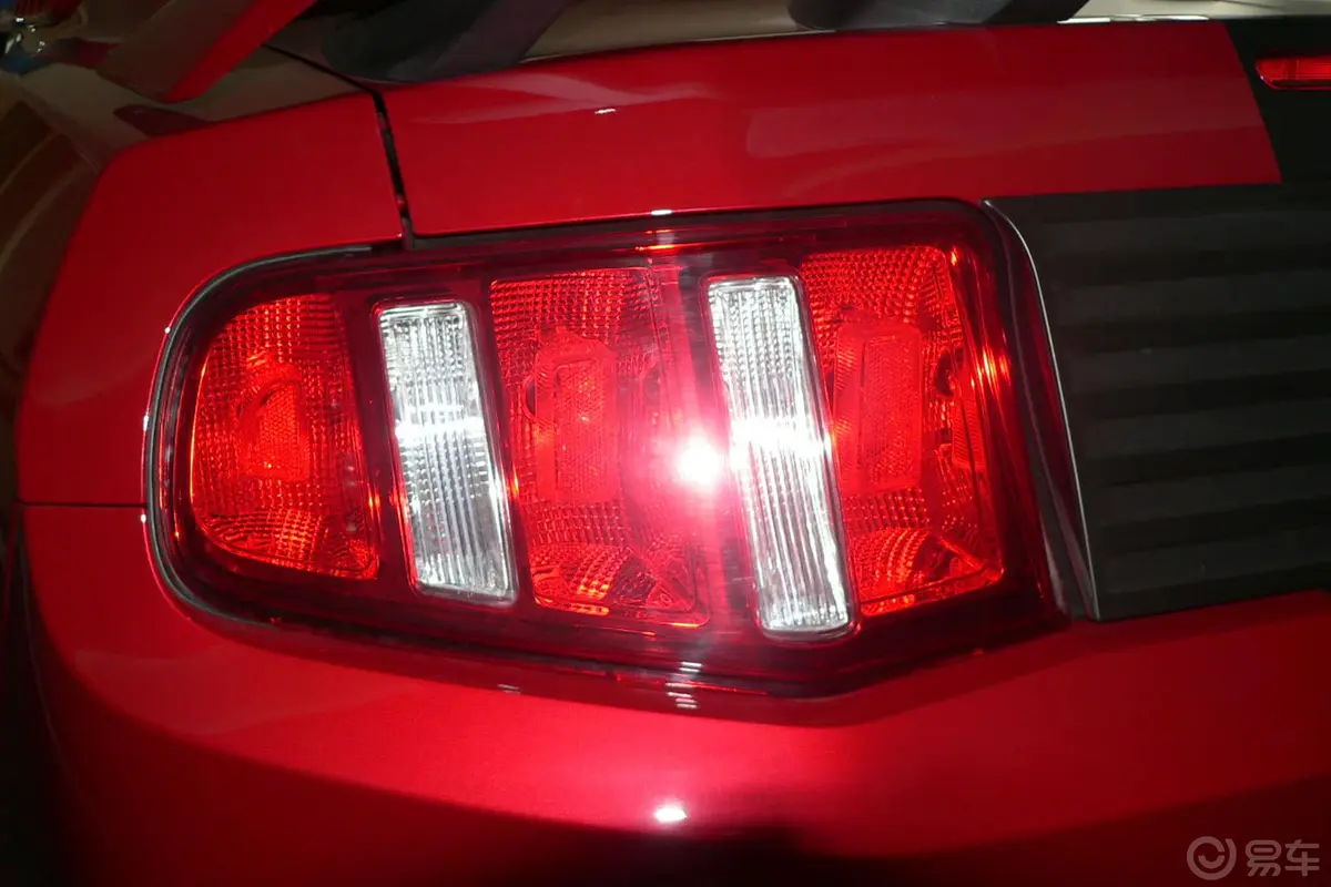 MustangV8 5.0L GT自动  豪华版 标配尾灯侧45度俯拍