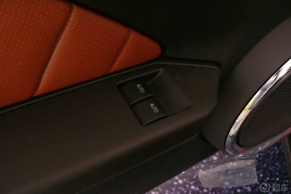 MustangV8 5.0L GT自动  豪华版 标配车窗升降键