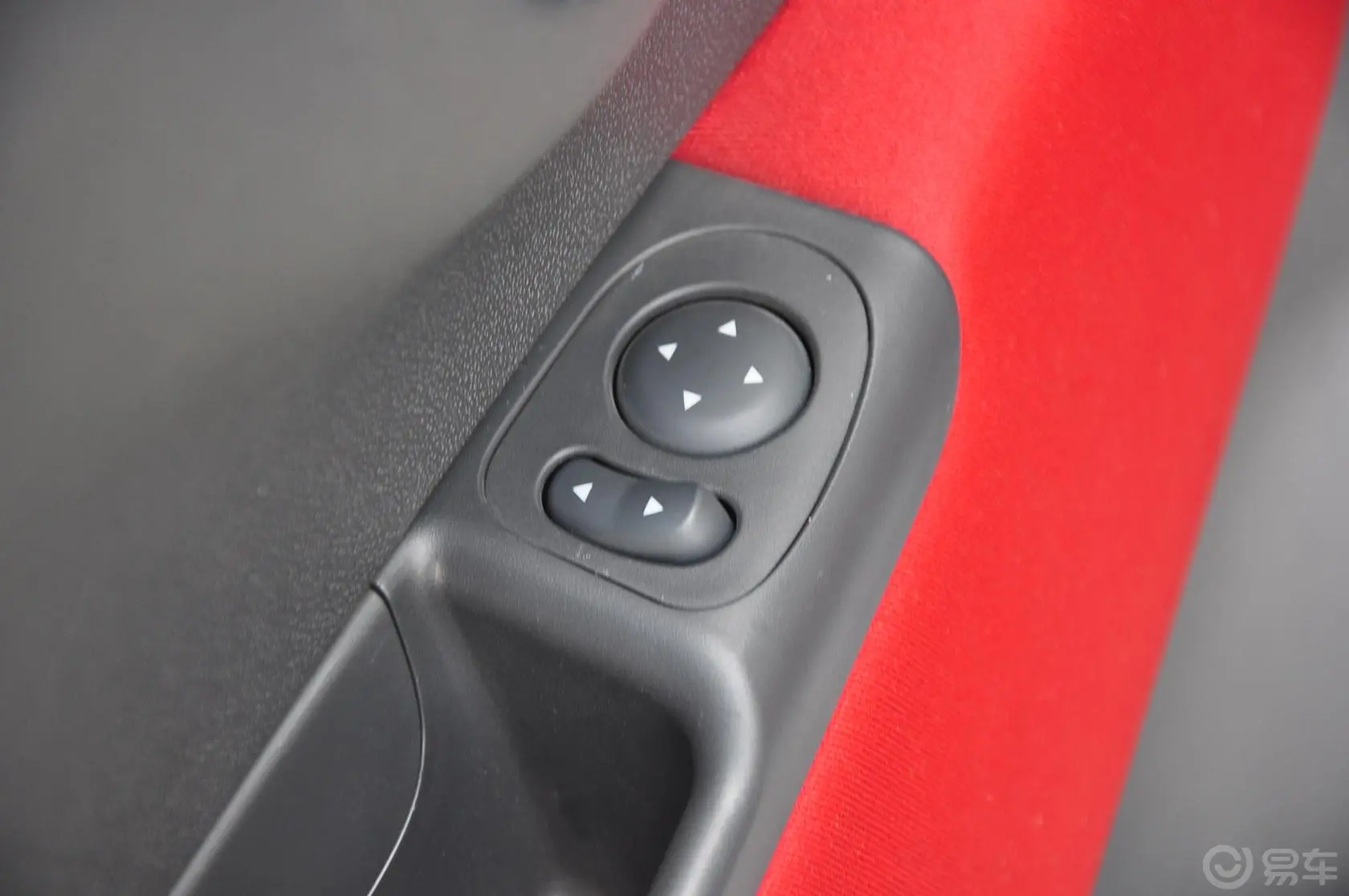 菲亚特5001.4L 自动 Pop 时尚版外后视镜控制键