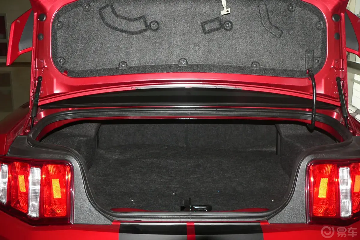 MustangV8 5.0L GT自动  豪华版 标配行李箱空间