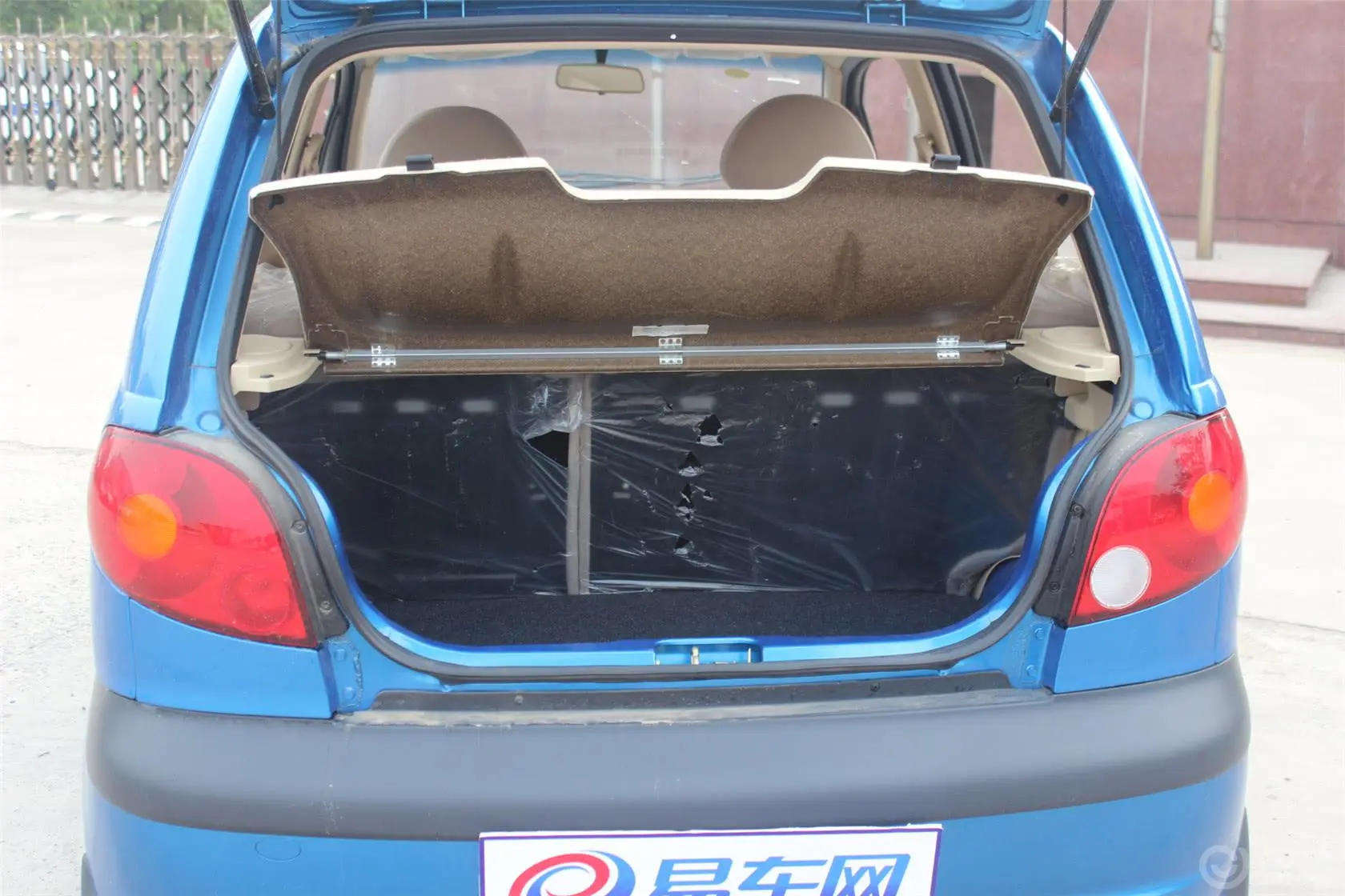 乐驰1.0L 手动 活力型行李箱空间