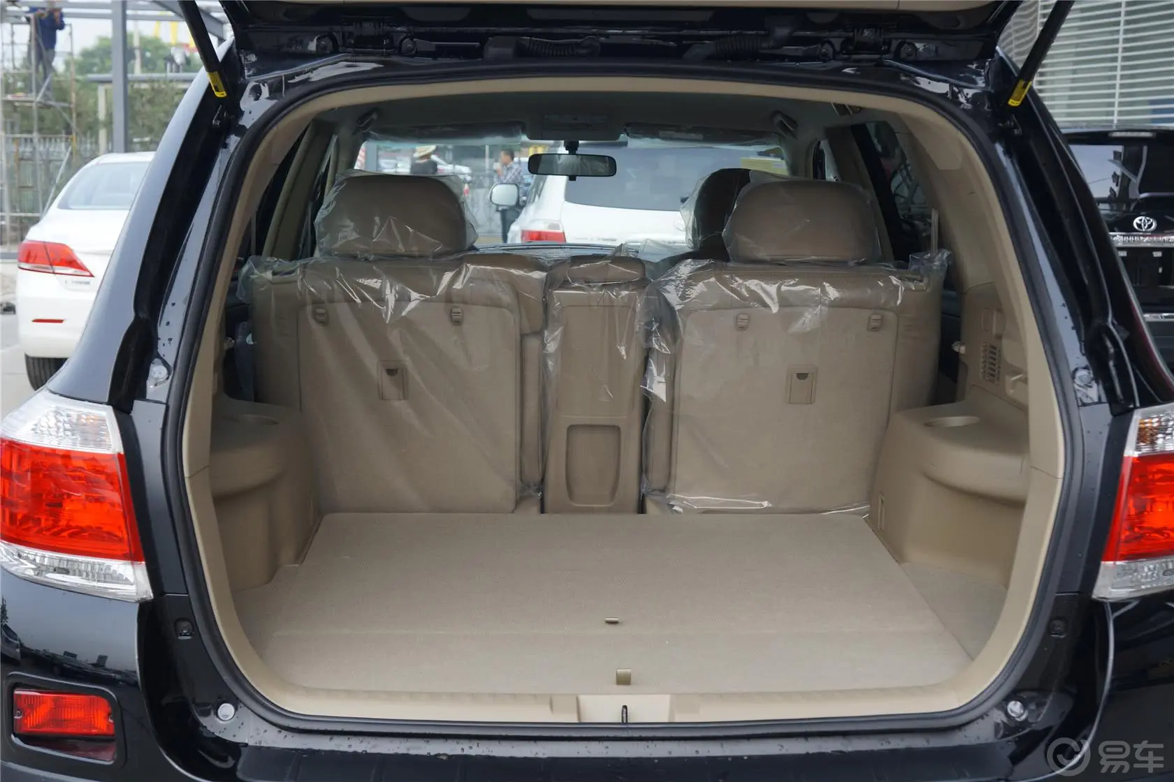 汉兰达2.7L 自动 两驱 运动型 5座行李箱空间